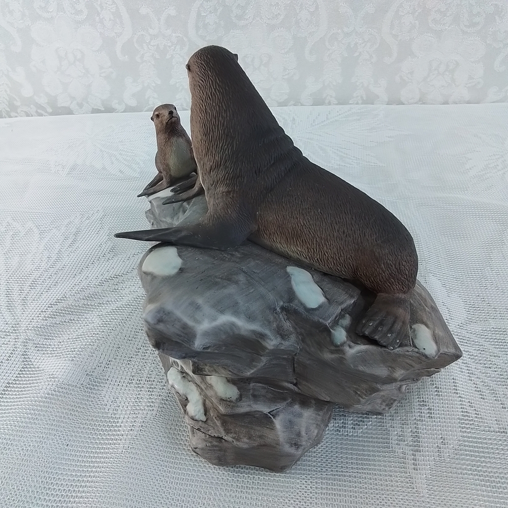 Lenox Fur seal family figurine from Wildlife of the seven continents - Picture 6 of 7